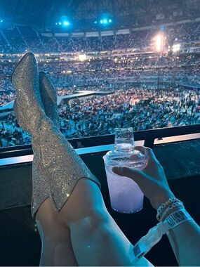 Bedazzled Cowboy Boots - Size 8.5
